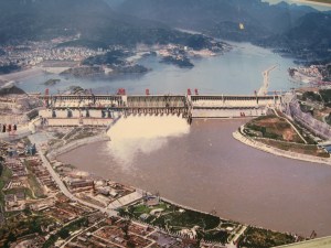 Pedro Vásquez Colmenares, Three Gorges Dam. July 18, 2007, Digital Image. Available from: Flickr, https://www.flickr.com/photos/pvcg/3412711352 (accessed November 28, 2014).